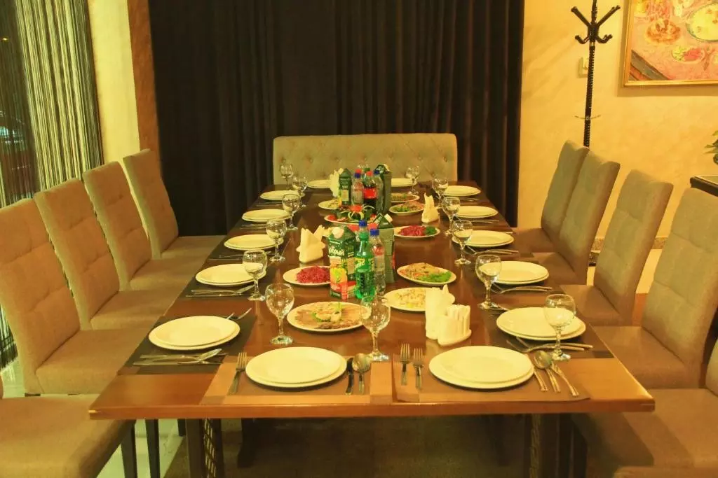 رستوران شومون هتل